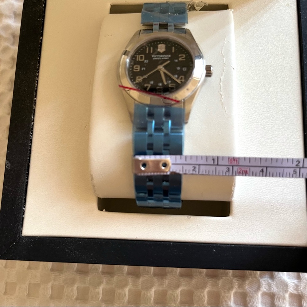 NEW VICTORINOX Swiss Watch - Stainless Steel Bracelet - Picture 4 of 6